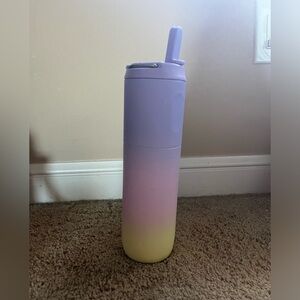 Bottle Bottle 24 oz. Water bottle. Purple and yellow ombré.